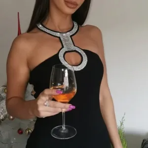 Prelepa crna haljina