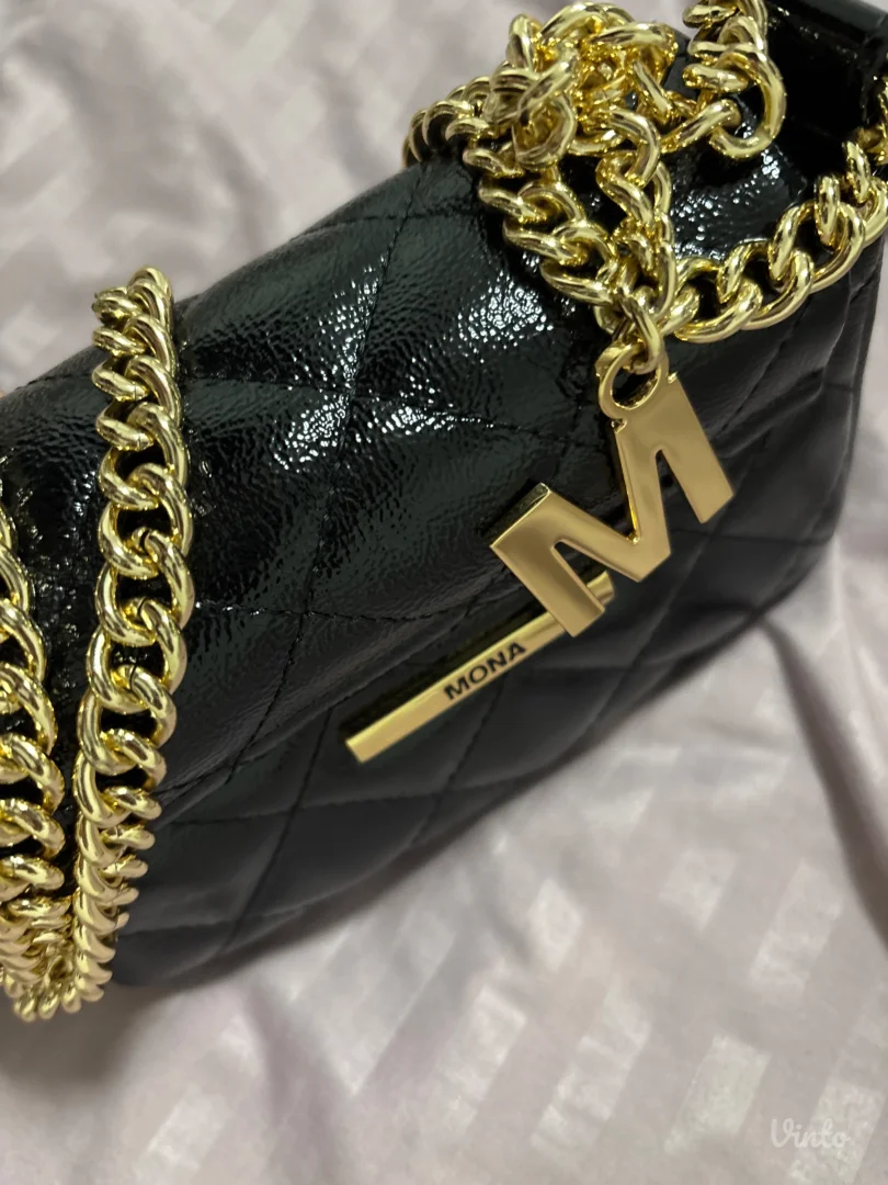 Mona original torbica – crna koža, zlatni lanac, kao nova