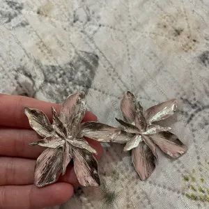 Silver flower mindjuse