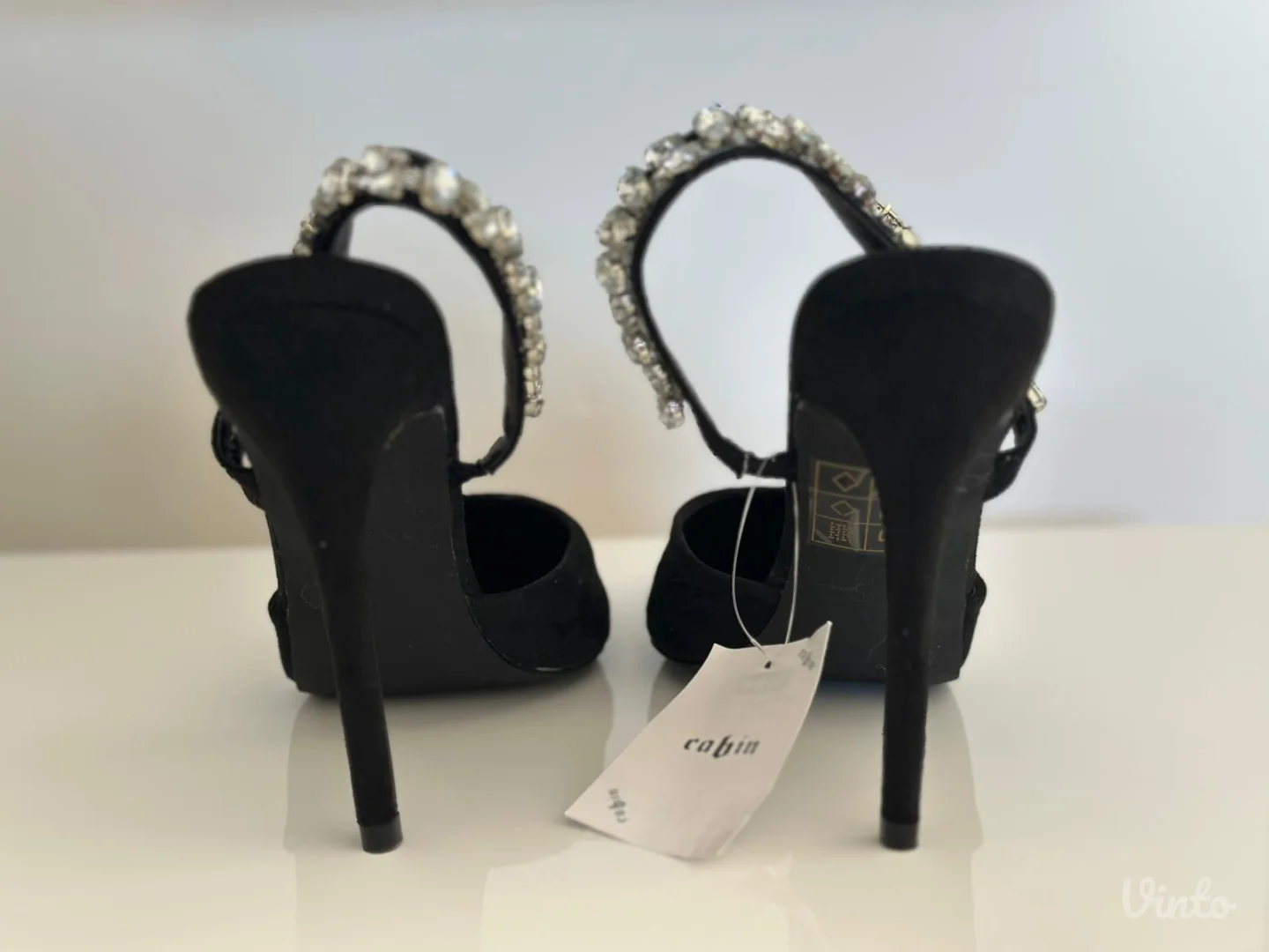 Nove elegantne crne sandale na štiklu