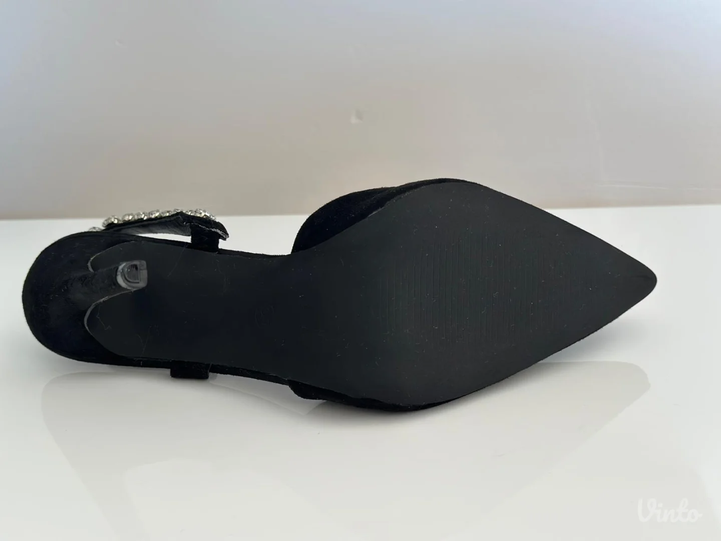 Nove elegantne crne sandale na štiklu