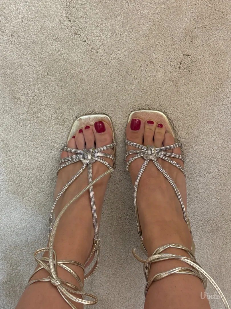 Zlatne sandale (stikle)