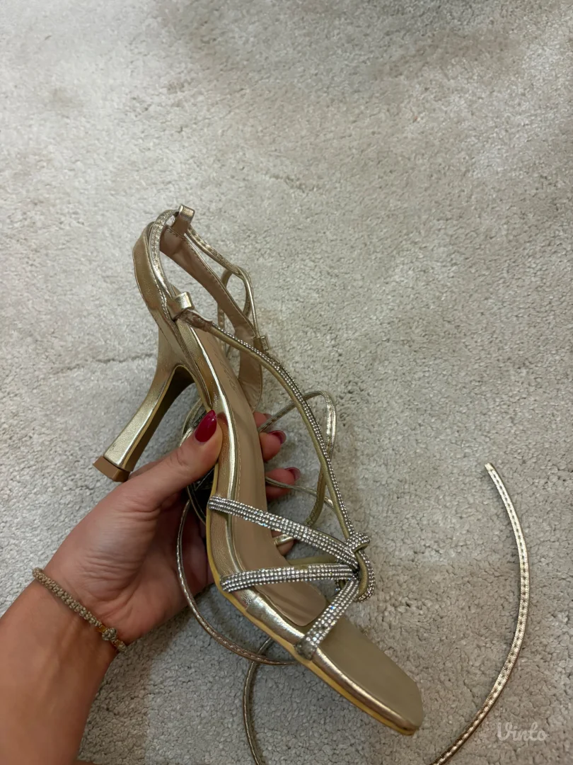 Zlatne sandale (stikle)