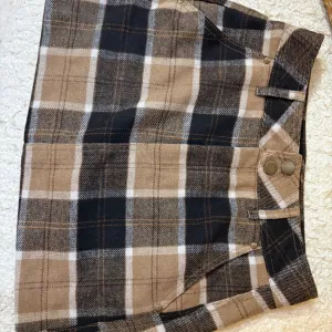 Karirana suknjica h&m