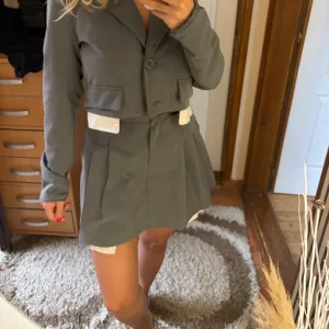 Komplet- sako i suknja