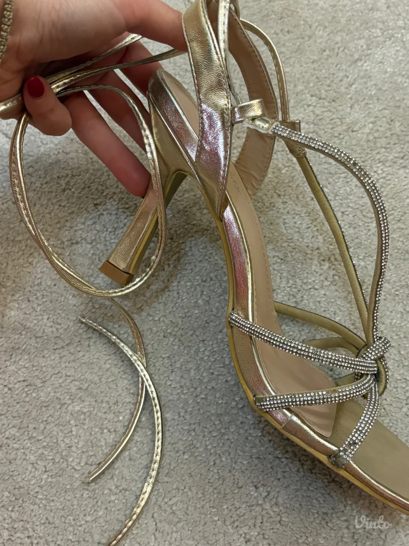 Zlatne sandale (stikle)