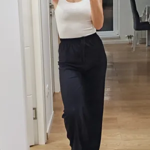 Letnje crne pantalone