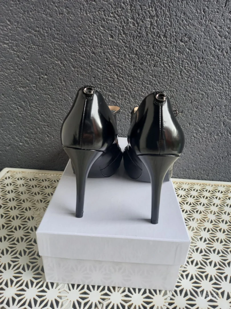 Guess kožne salonke, 38