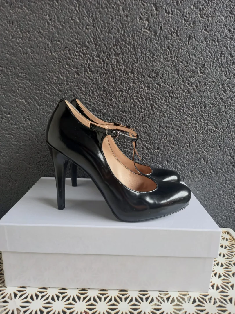 Guess kožne salonke, 38