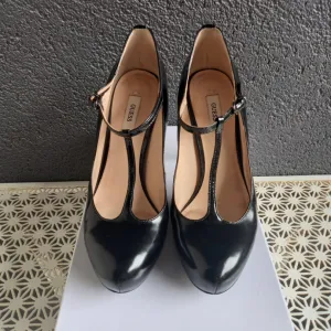 Guess kožne salonke, 38