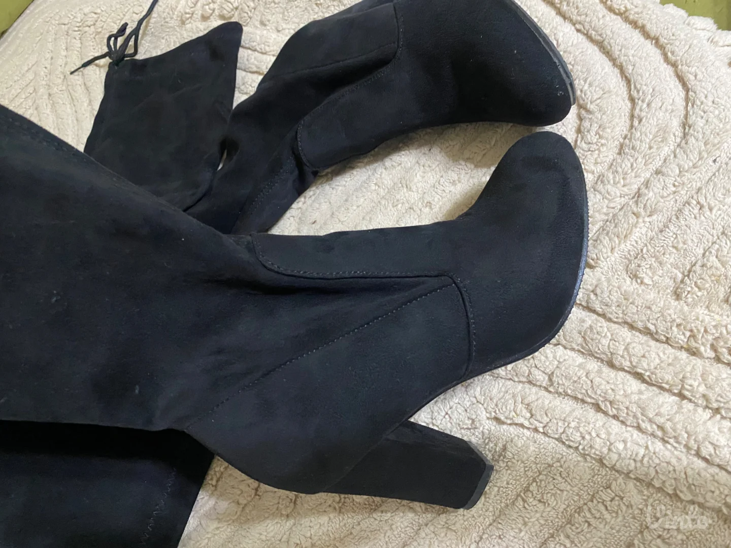 Crne duboke čizme sa stiklom