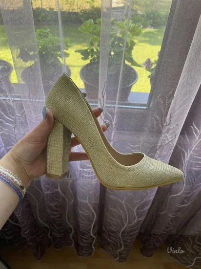 Zlatne cipele na štiklu 36