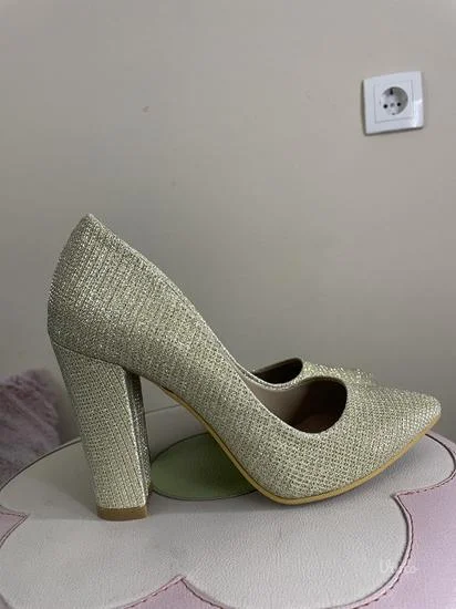 Zlatne cipele na štiklu 36