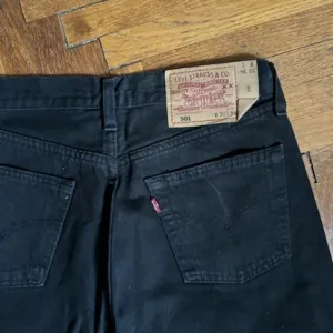 Crne Levis 501 zenske