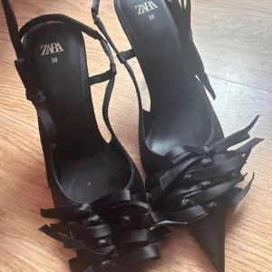 Štikle ZARA