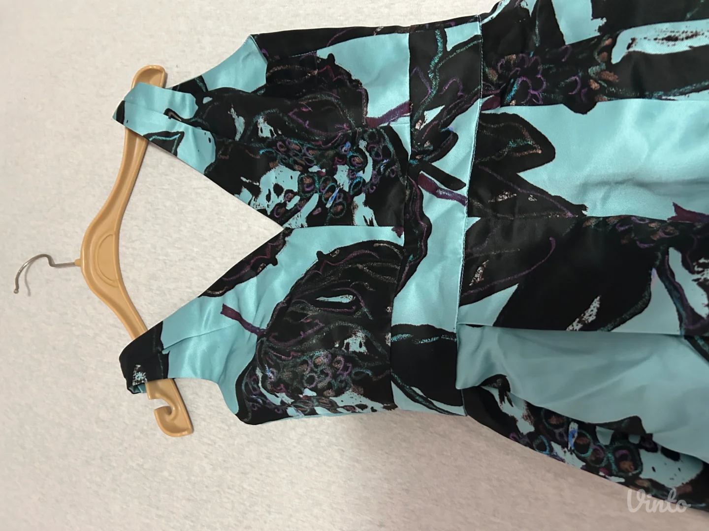 Dizajnerska-duga svečana haljina