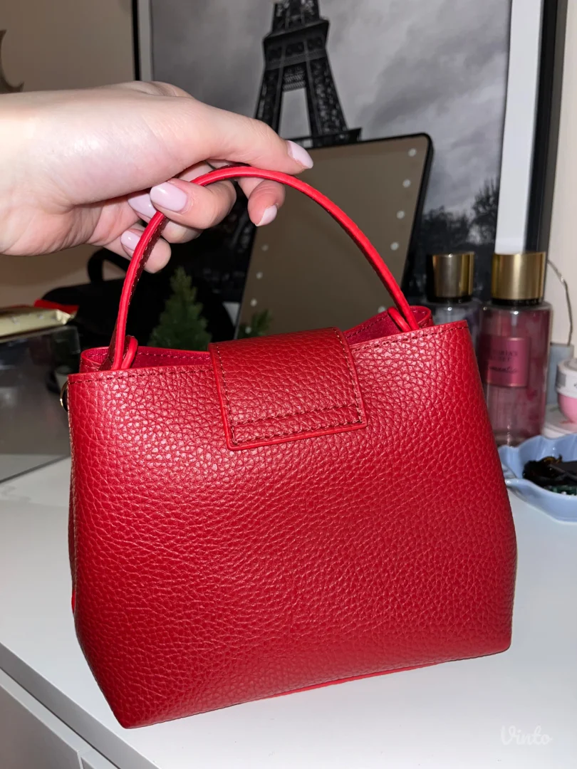 Mika brend crvena torbica