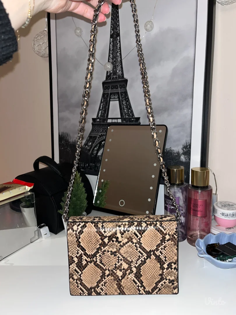 Pull&bear zmijska torbica