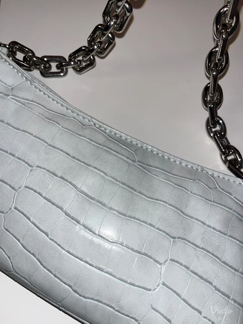 Zara svetlo plava letnja torbica