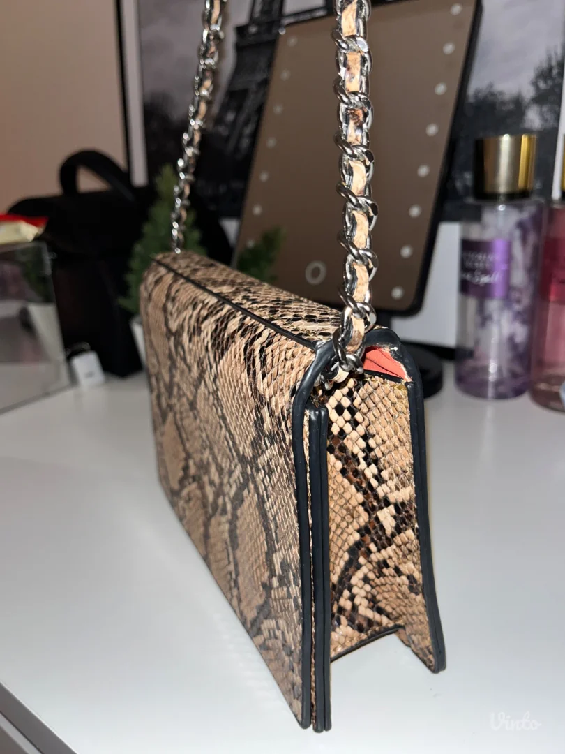 Pull&bear zmijska torbica