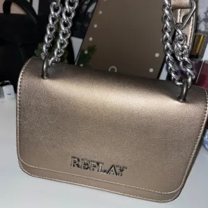 Replay zlatna torbica