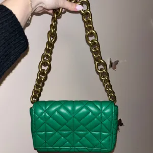 Zara zelena torbica