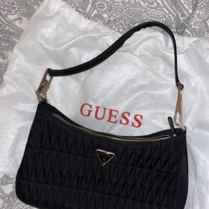 Crna Guess torbica