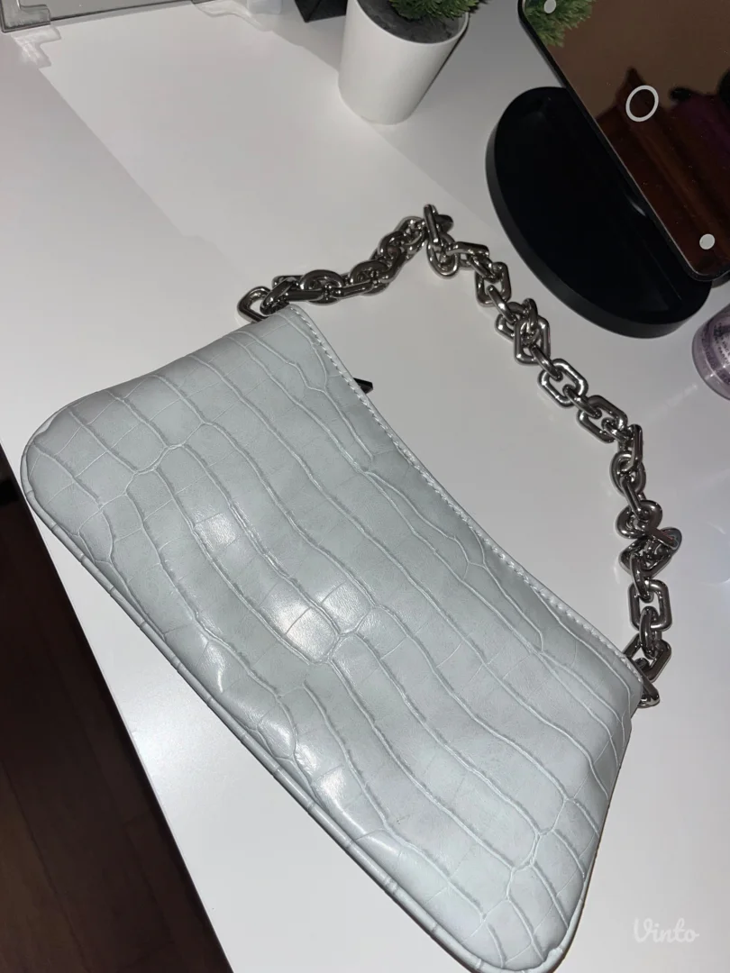 Zara svetlo plava letnja torbica