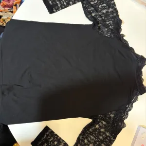 Belinay bluza sa cipkanim rukavima