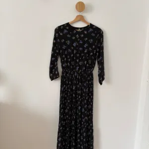 Sinsay cvetna haljina