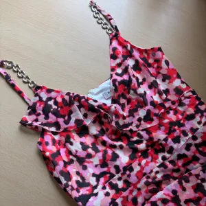 Animal print svecana haljina