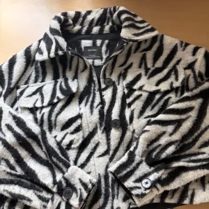 Crop animal print jaknica