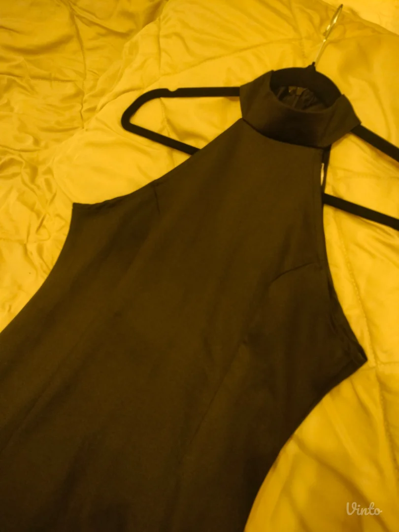 Elegantna duga crna haljina