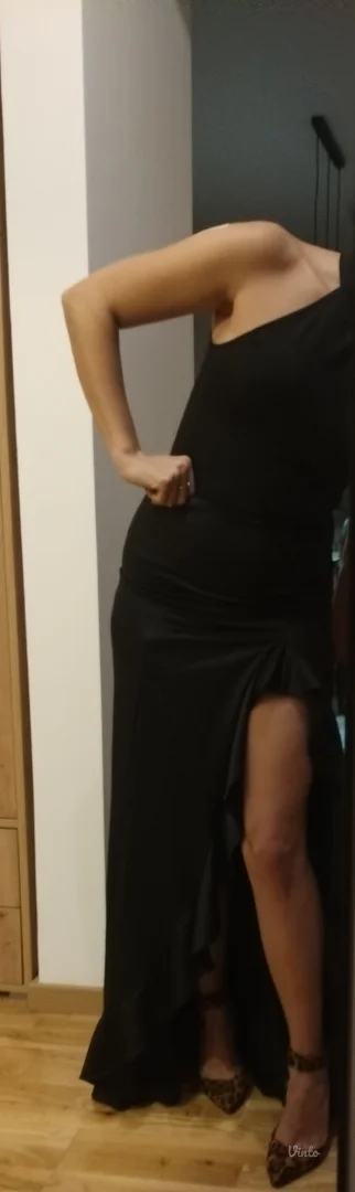 Elegantna duga crna haljina