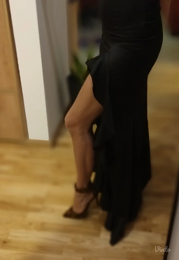 Elegantna duga crna haljina