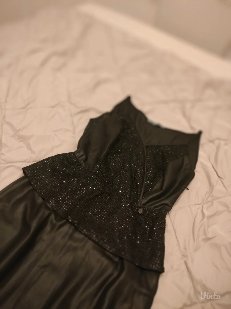 Elegantna duga crna haljina