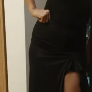 Elegantna duga crna haljina