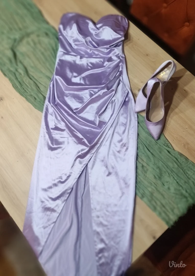 Lila saten haljina i cipele