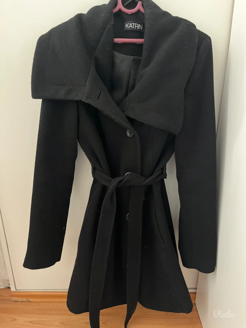 Katrin crni vuneni kaput