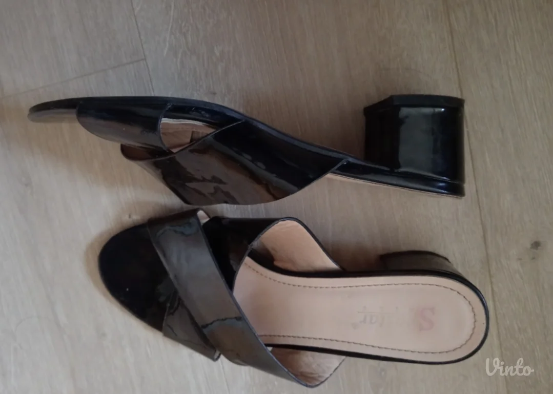 Crne lakovane zenske papuče