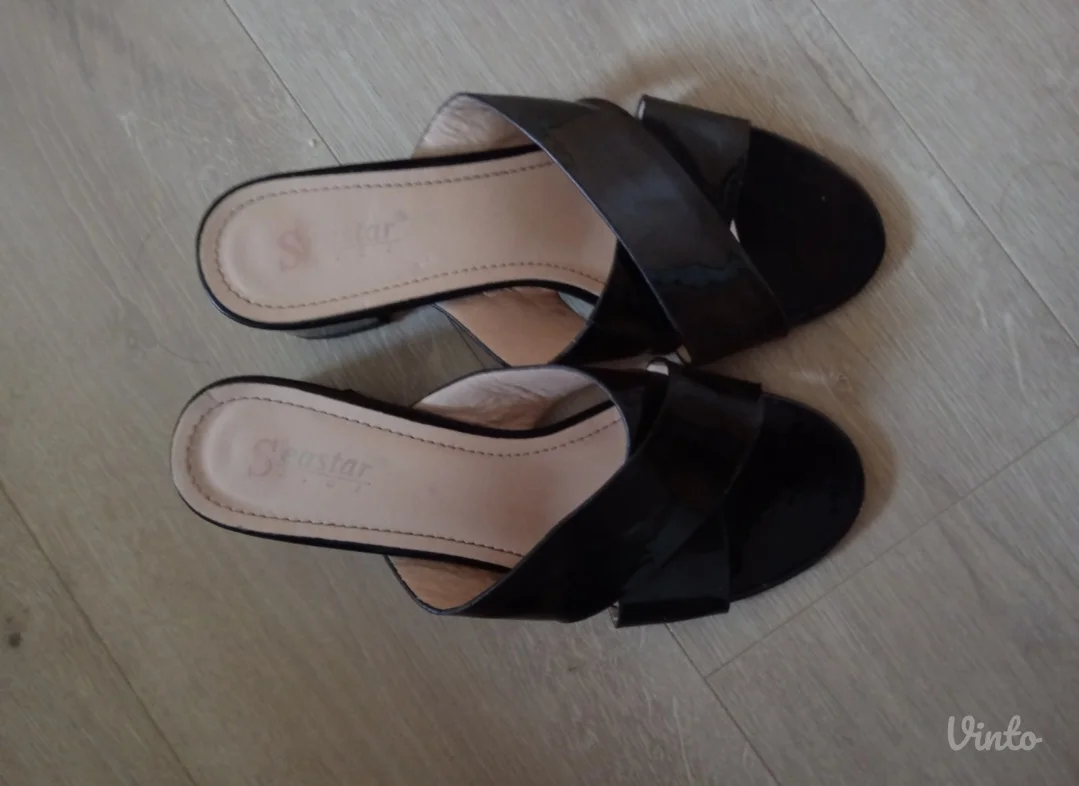 Crne lakovane zenske papuče