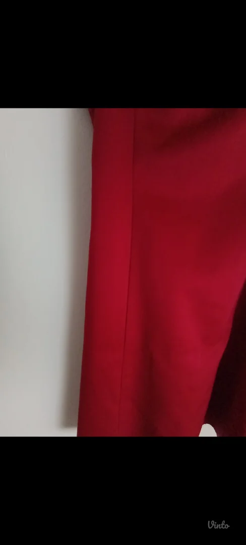 Crvena satenska haljina