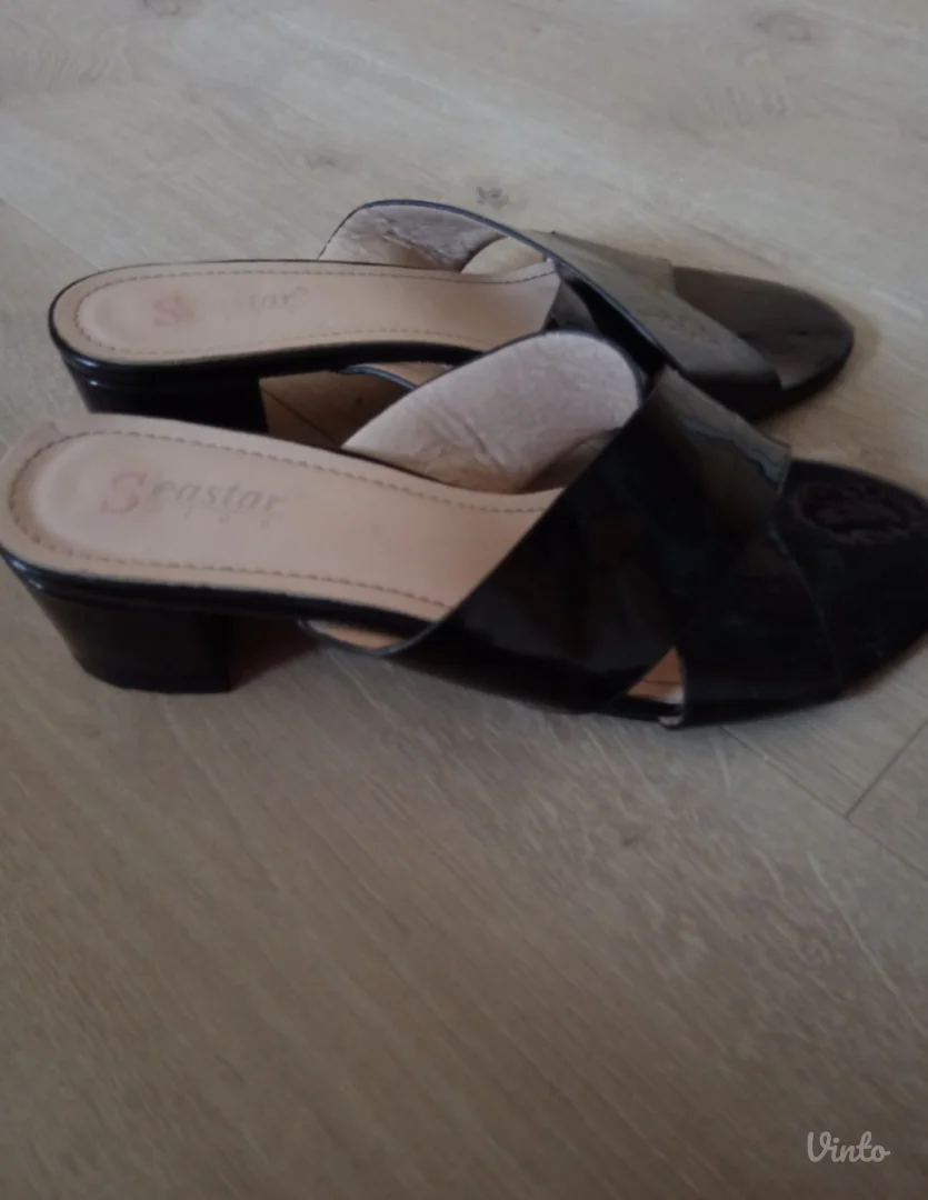 Crne lakovane zenske papuče