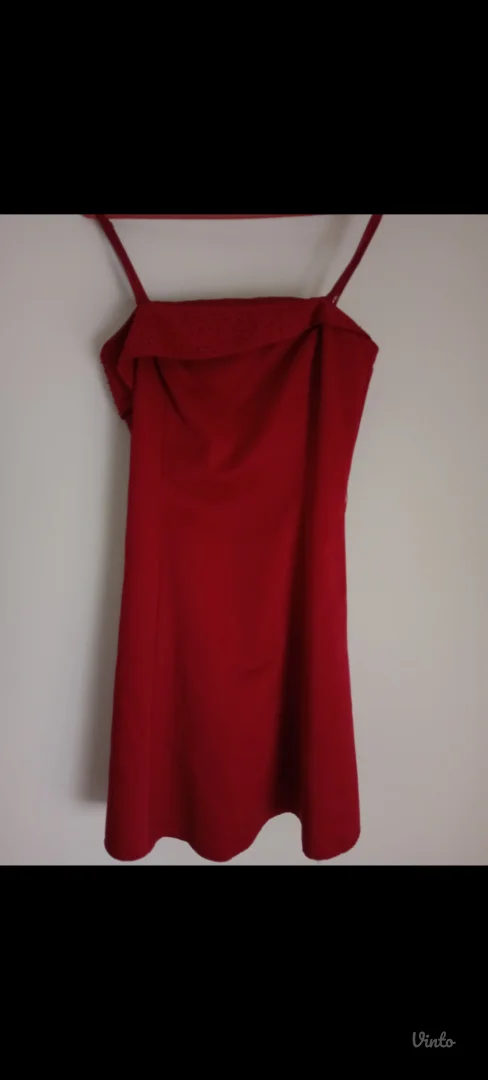 Crvena satenska haljina