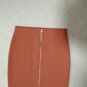 Atmosphere suknja 36