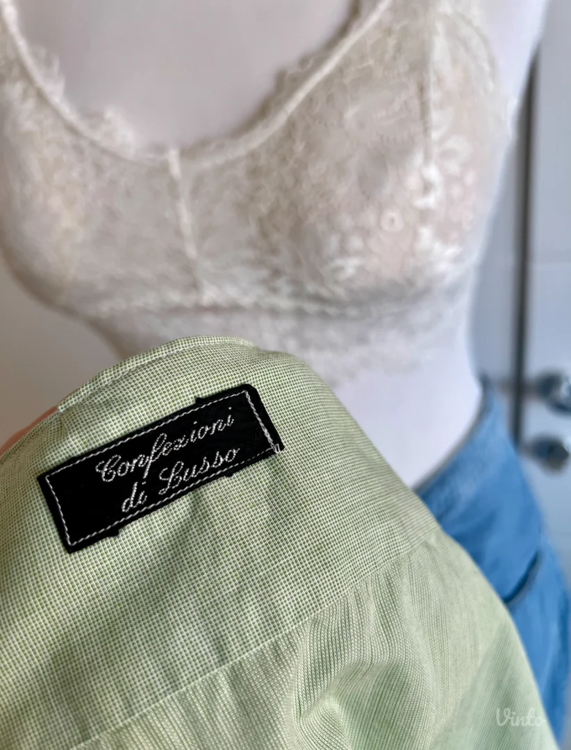 Kosulja nova, sa raskosnom kragnom