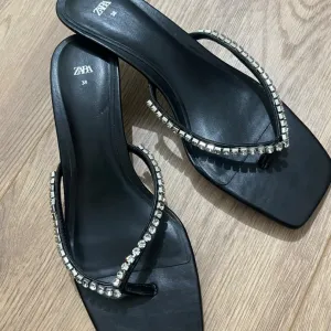 Zara štikle papuče NOVE