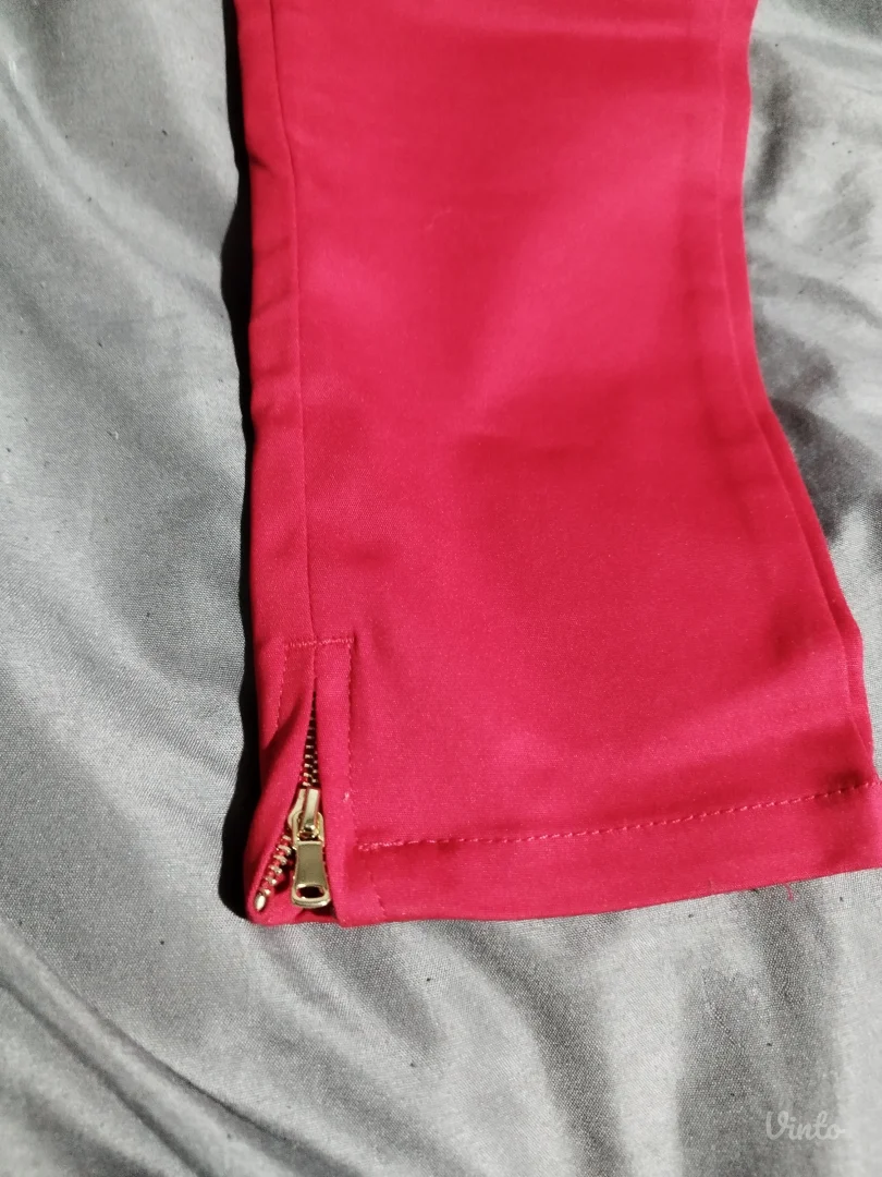 NOVE M.Sara crvene pantalone sa kaišem (Vel. 29)