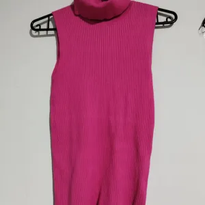 Moderna ciklama rolka bez rukava