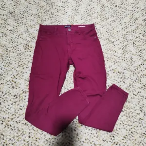 BERSHKA bordo skinny farmerke - Low Rise - Veličina38